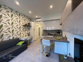 R39 Modern Apartment with Private Parking